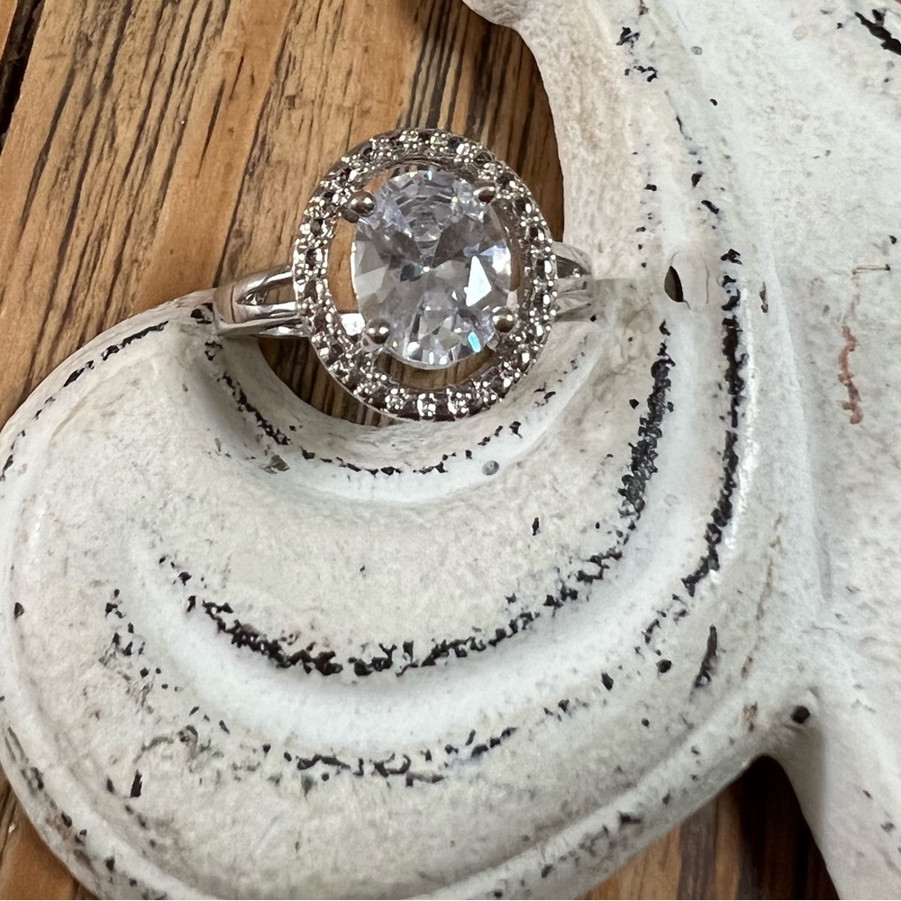 New Faux Diamond Ring - Size 8 - Picture 5 of 7
